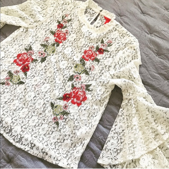 Lace shirt w/ bell sleeves - Picture 1 of 1